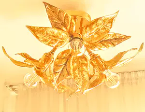 Willy Daro - Deckenlampe Messing vergoldet mit Blumenmuster für Massive 1970er Jahre kopen? Bied vanaf 300!