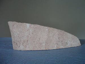 Antoinette van Brussel - Stèle ruwe keramiek gesigneerd buitenkant kopen? Bied vanaf 15!