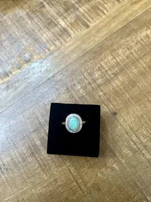 Vintage ring met Australische opaal kopen? Bied vanaf 995!
