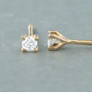 18k roodgouden oorknoppen bezet met briljant geslepen diamant 0.22ct kopen? Bied vanaf 300!