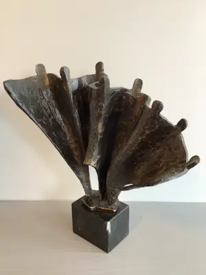 Bernadette Leijdekkers - Sculptuur “ Samen Sterk “. zeldzaam kopen? Bied vanaf 149!