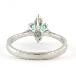 18k witgouden ring met smaragd en diamant 0.10 ct - rm 17.5 kopen? Bied vanaf 230!