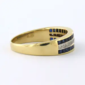 18k gouden ring bezet met saffier en single cut geslepen diamant tot. 0.07ct kopen? Bied vanaf 300!