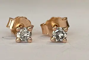 18 kt rosegouden oorstekers met diamanten ca 0,23 crt kopen? Bied vanaf 160!