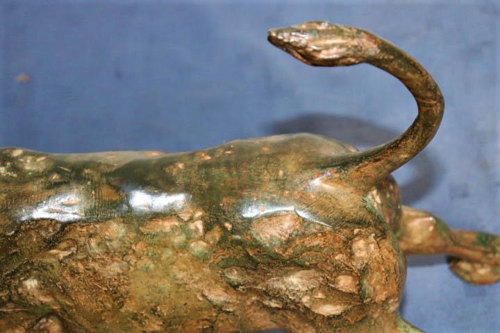 Pierre Chenet - vol bronzen aanvallende stier kopen? Bied vanaf 350!