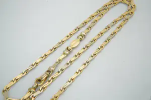 38 - Exclusief "Eurocatene Arezzo Italy" 18 Krt massief gouden "Scroll" collier kopen? Bied vanaf 1300!