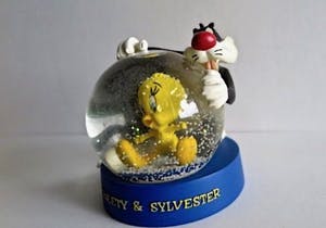Curiosa - Warner Bros - Snowglobe "Tweety en Silvester" - Leuk Kerst item kopen? Bied vanaf 1!