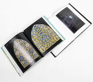 Damien Hirst - gesigneerd, 'Requiem I en II', exclusieve uitgave in linnen slipcase kopen? Bied vanaf 990!