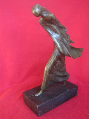 Brons (Onbekend) - Vrouw, gejaagd door de wind. kopen? Bied vanaf 120!