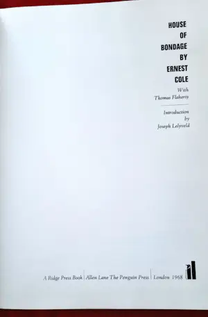 Ernest Cole - House of Bondage. A South African Black Man exposes in his own pictures etc kopen? Bied vanaf 60!