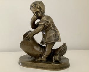 Brons (Onbekend) - Meisje met laars kopen? Bied vanaf 300!