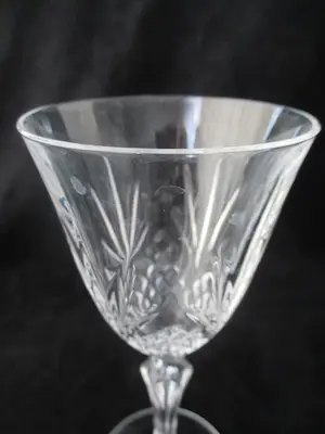 Niet of onleesbaar gesigneerd - 6 grote kristallen glazen kopen? Bied vanaf 1!