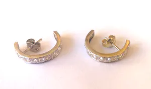 2 Creolen van witgoud met geslepen diamanten kopen? Bied vanaf 300!