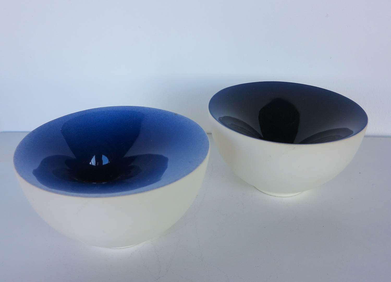 Olav Slingerland - Set van 2 puntkommetjes, Blauw geglazuurd aardewerk kopen? Bied vanaf 100!