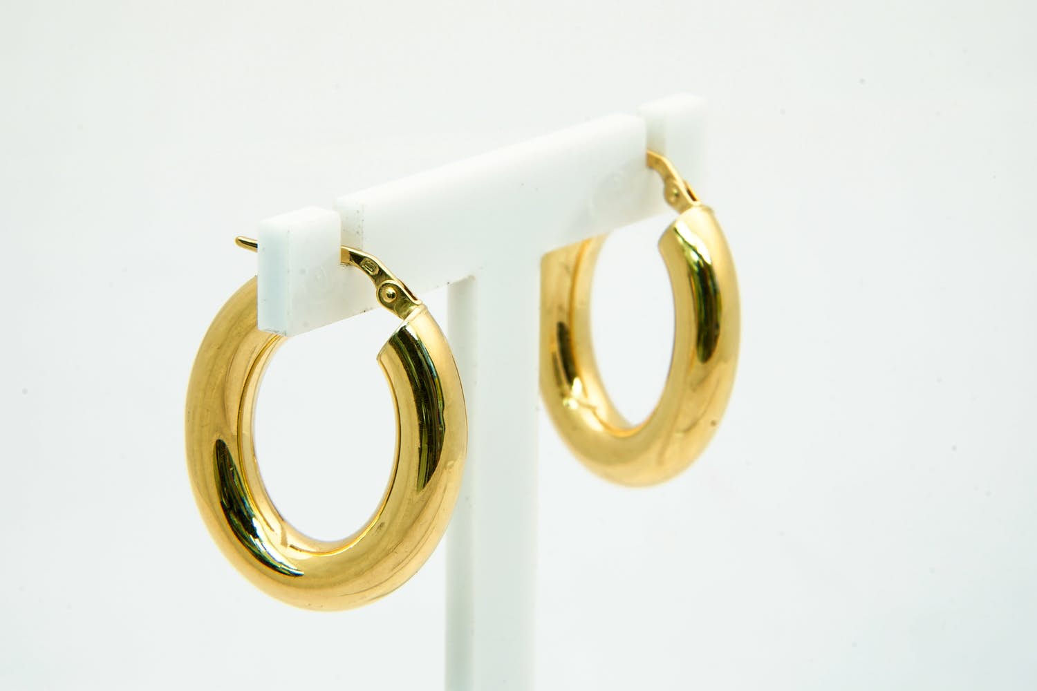 55 - Mooie paar holle 18 karaat geel gouden oorsieraden kopen? Bied vanaf 215!