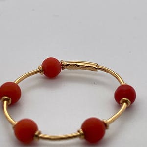 18kt gouden oorringen met bloedkoraal, 3,09gr kopen? Bied vanaf 100!