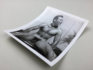 Robert Mizer - Naked boy on AMG compound kopen? Bied vanaf 100!