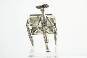 77 - Bijzonder mooi 2e gehalte (835/1000) Zilveren etagere / miniatuur "Riksja" kopen? Bied vanaf 34!