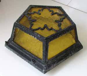 Niet of onleesbaar gesigneerd - Vintage vijfhoekige glazen buitenlamp - Art Deco - Glas (glas-in-lood) verkocht voor € 1!