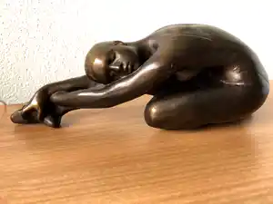 Niet of onleesbaar gesigneerd - Prachtig beeld " DANSERES " verkocht voor € 1!