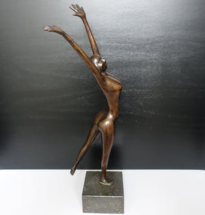 Brons (Onbekend) - "Happy woman". kopen? Bied vanaf 45!