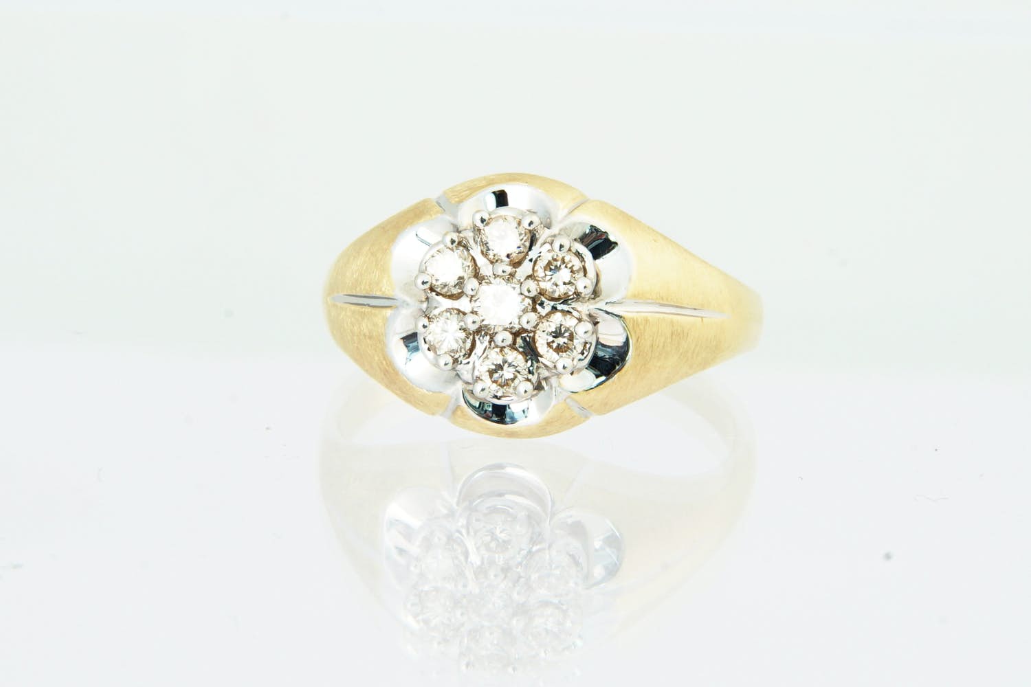 48 - Vintage bicolor 14Krt rozetring met ca 0.40crt briljant. kopen? Bied vanaf 240!