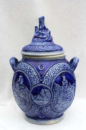 Niet of onleesbaar gesigneerd - Unieke Grote Steengoed Westerwald Kasteel Dekselpot (19e eeuw) verkocht voor € 1!