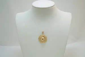 3 - Grote & mooi gedetailleerde 18Krt geel-goud rozet hanger kopen? Bied vanaf 190!