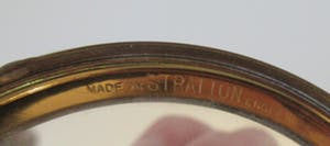 Niet of onleesbaar gesigneerd - Art deco gedecoreerde messing poederdoos van Stratton Engeland kopen? Bied vanaf 10!