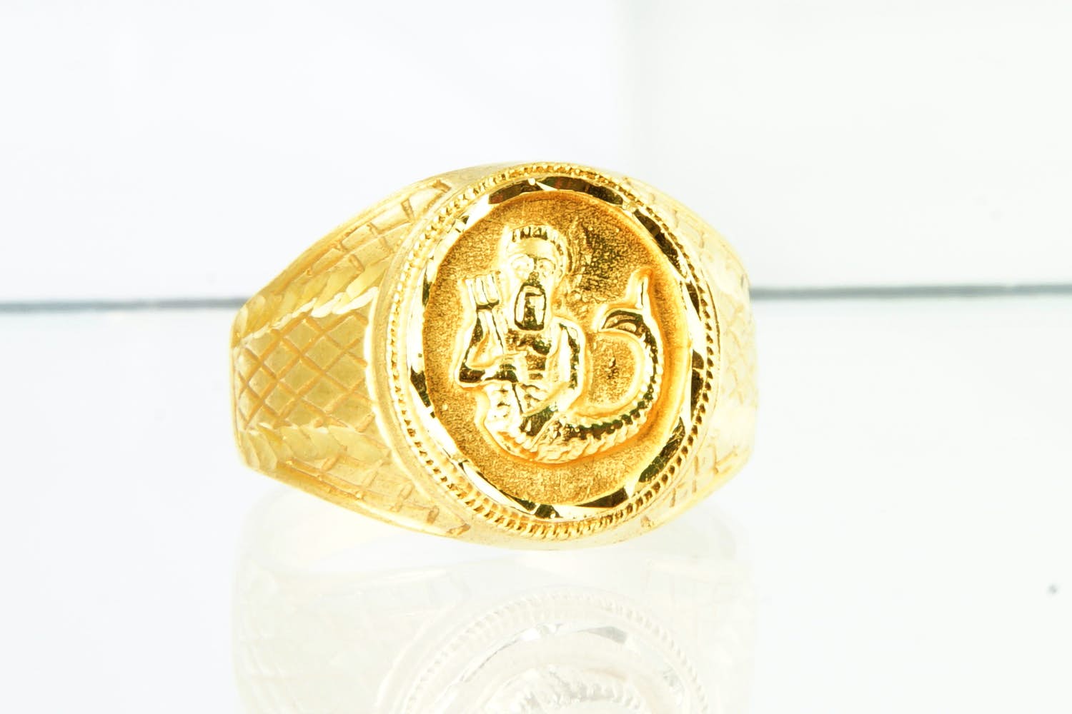 09 - Mooie geel-gouden 18 krt ring met afbeelding van Neptunus - gekeurd kopen? Bied vanaf 310!