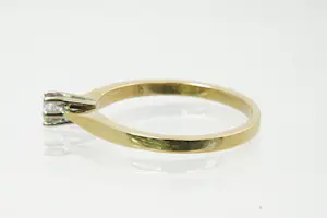 10 - Stijlvolle 18krt gouden solitair ring met 0.15ct top (H/vs) diamant kaufen? Bieten Sie von 230!