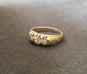 14K Goud - geelgouden antieke ring met drie briljant geslepen diamanten kopen? Bied vanaf 200!
