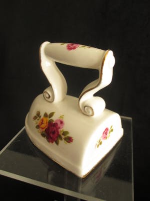 Niet of onleesbaar gesigneerd - 12 porseleinen miniaturen - Engeland - Cottage Rose kopen? Bied vanaf 1!