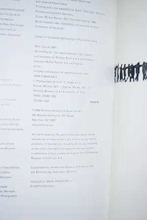 Michal Rovner - the Space between - hardcover 2002 - Whitney Museum New York kaufen? Bieten Sie von 125!