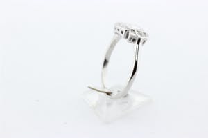 Art-deco stijl plaatring gezet met 3 baquette geslepen diamanten kopen? Bied vanaf 1150!