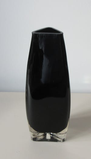 Krosno - Dubbelwandige zwart en blank glazen Triangel vaas kopen? Bied vanaf 25!