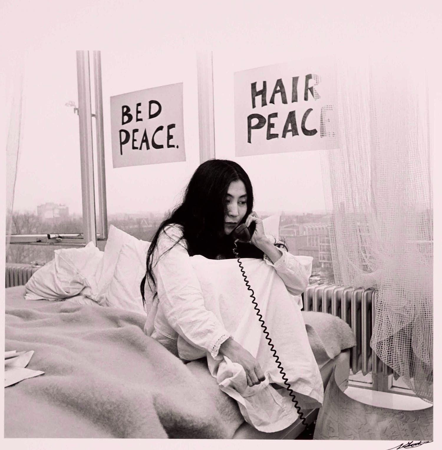 Nico Koster - Foto, Yoko Ono at Hilton Amsterdam verkocht voor € 100!