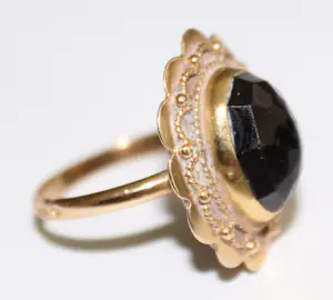 Buy Antieke 14 karaat gouden ring met granaat steen? Bid from 450!