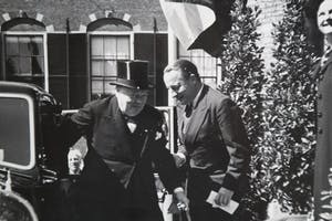 Niet of onleesbaar gesigneerd - Churchill bezoekt Den Haag kopen? Bied vanaf 10!