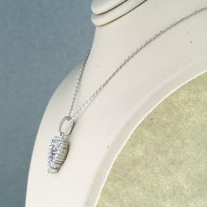 18K Goud - witgouden collier met een hanger bezet met briljant geslepen diamant 0.30 ct. kopen? Bied vanaf 340!