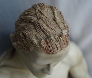 Els van Westerloo - Keramiek , ‘ Man komt uit de kast ‘ – 1985 – unicum – hoogte 43 cm. kopen? Bied vanaf 1!