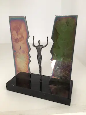 Corry Ammerlaan - Sculptuur “ DE OVERWINNING “ kopen? Bied vanaf 1!