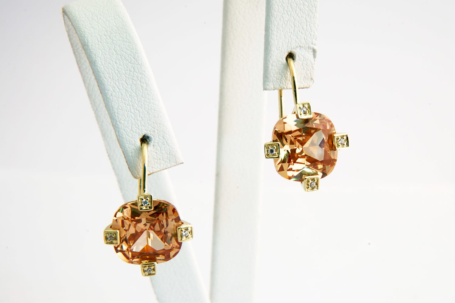 122- Leuke set 14 karaats gouden oorsieraden - facetgeslepen cognac edelsteen kopen? Bied vanaf 140!