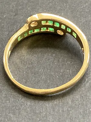 18 karaats geelgouden ring met smaragd en zirkonia kopen? Bied vanaf 165!