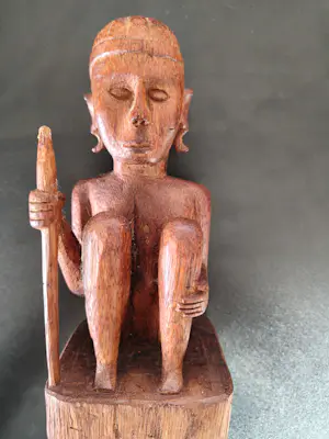 Onbekend - Houtsnijwerk Aziatisch, Indonesie, mogelijk Borneo kopen? Bied vanaf 20!