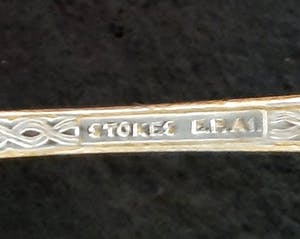 Zilver - D.E. Douwe Egberts verzilverd lepel, Zilveren pincet en nog 10 lepeltjes kopen? Bied vanaf 1!