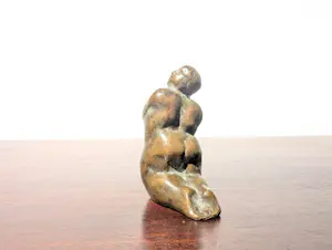 Theo van de Vathorst - Figuur knielende dame kopen? Bied vanaf 185!