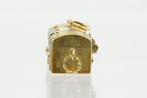 4- Mooi gedetailleerde 14 karaat bicolor gouden schatkist hanger kopen? Bied vanaf 320!