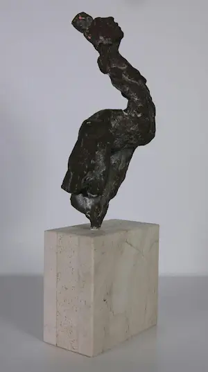 Gerard Engels - Brons, Vrouwfiguur op stenen sokkel + 3 boeken kopen? Bied vanaf 350!