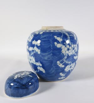 Niet of onleesbaar gesigneerd - 19e eeuwse Chinees porseleinen gemberpot kopen? Bied vanaf 1!